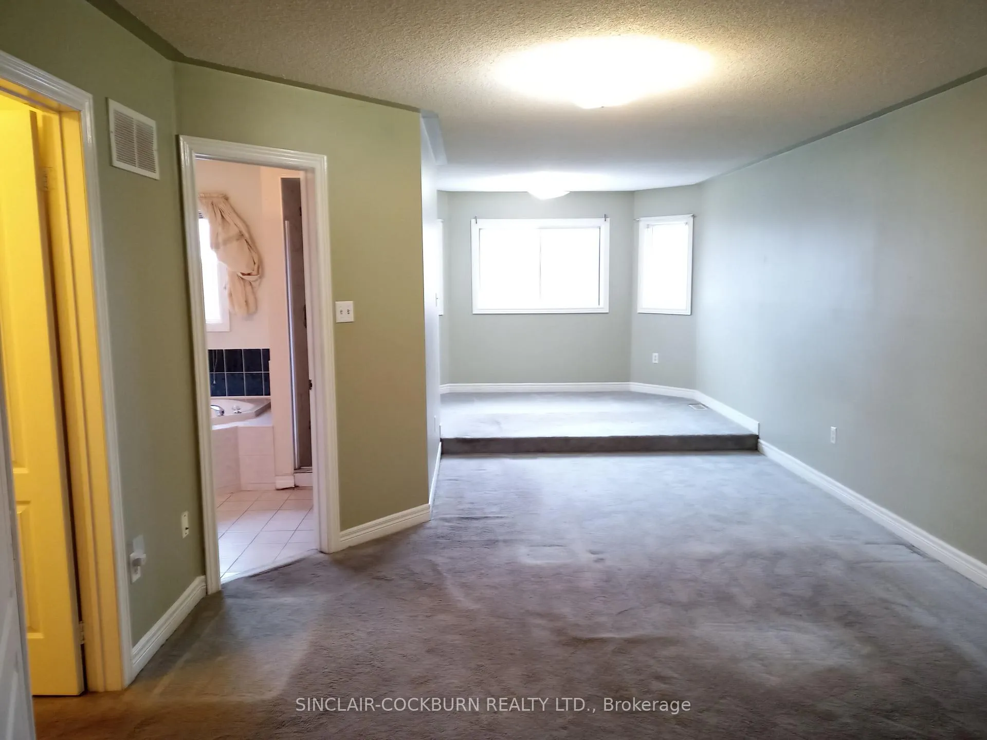 Photo 13 of 14 Tessler Crescent, Brampton, Brampton West — HOMEH
