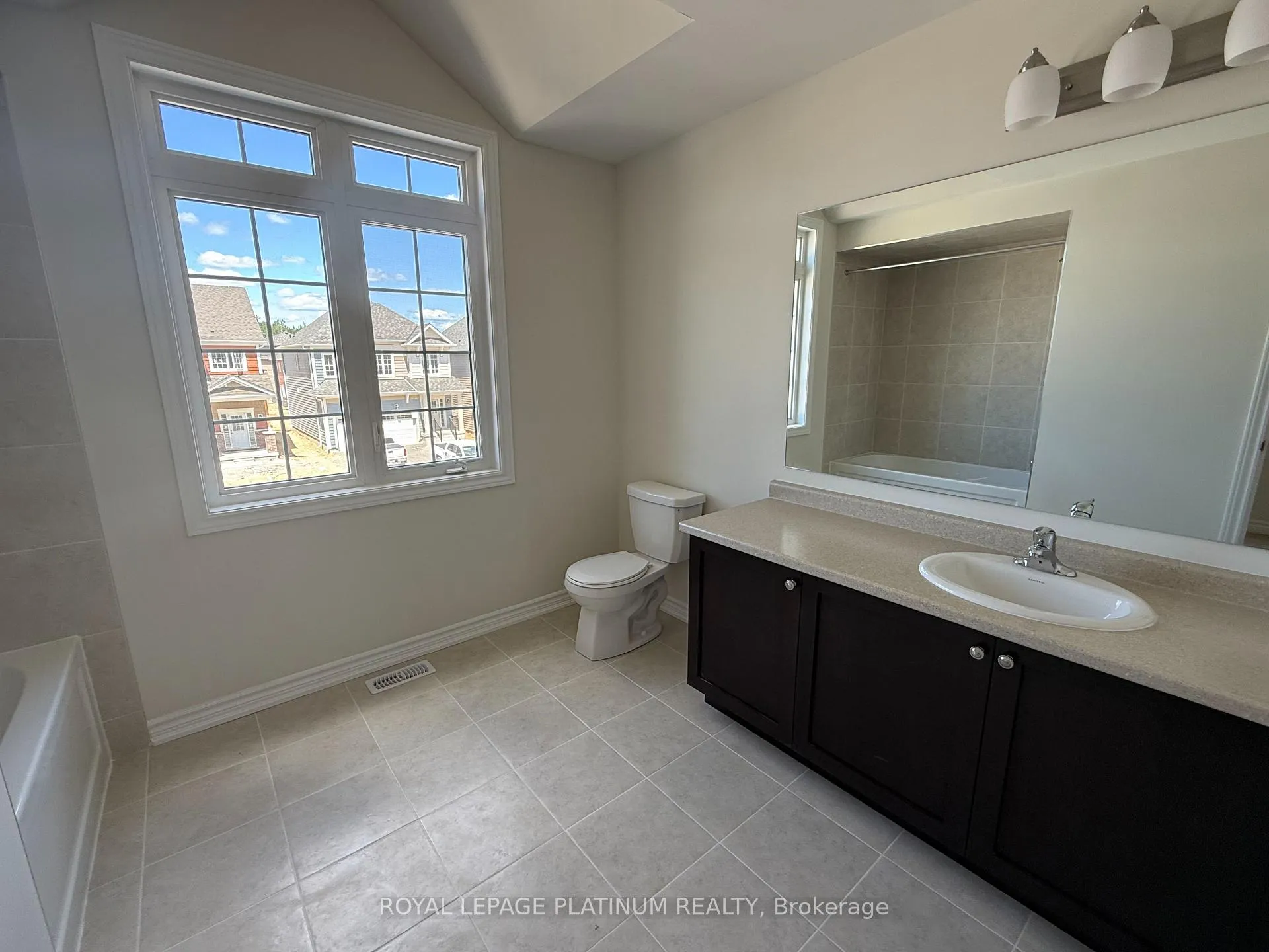 Photo 3 of 155 McEachern Lane, Gravenhurst, Muskoka (S) — HOMEH