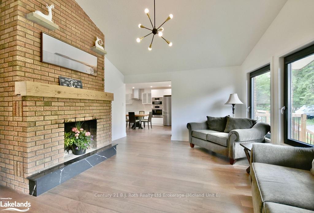 Photo 8 of 26 Glen Cedar Drive, Tiny, Rural Tiny — HOMEH