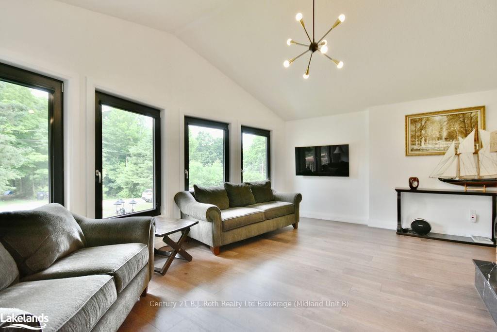 Photo 12 of 26 Glen Cedar Drive, Tiny, Rural Tiny — HOMEH