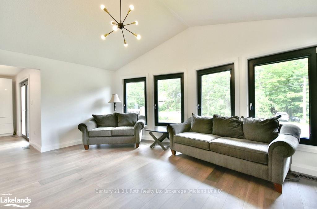 Photo 13 of 26 Glen Cedar Drive, Tiny, Rural Tiny — HOMEH