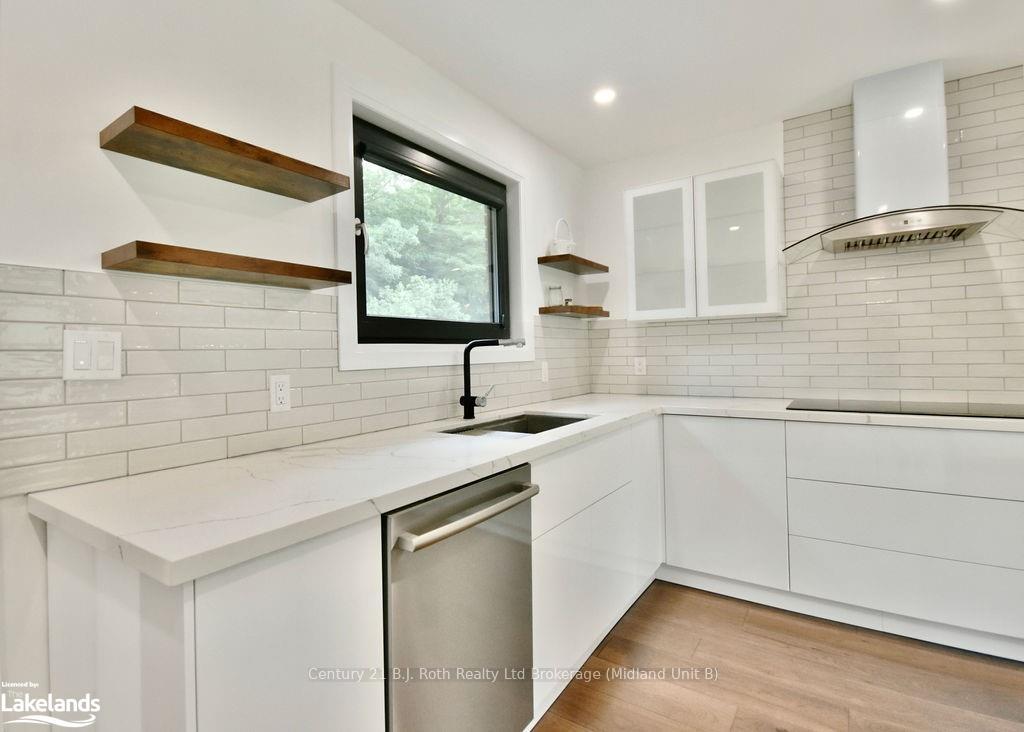Photo 14 of 26 Glen Cedar Drive, Tiny, Rural Tiny — HOMEH