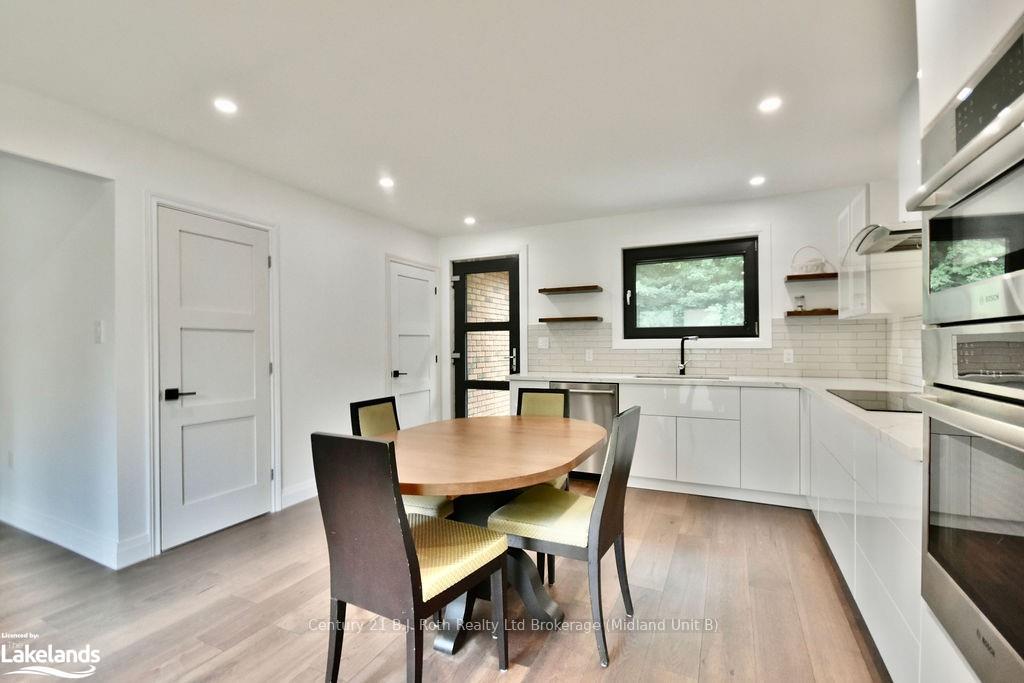 Photo 18 of 26 Glen Cedar Drive, Tiny, Rural Tiny — HOMEH
