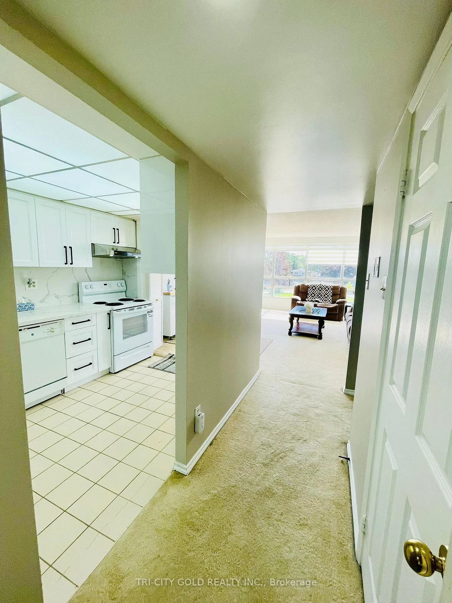 Photo 5 of Unit 208, 320 Mill Street S, Brampton, Brampton South — HOMEH