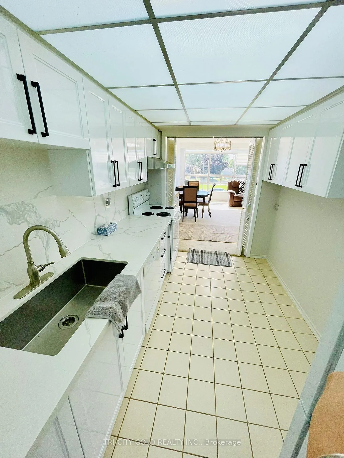 Photo 6 of Unit 208, 320 Mill Street S, Brampton, Brampton South — HOMEH