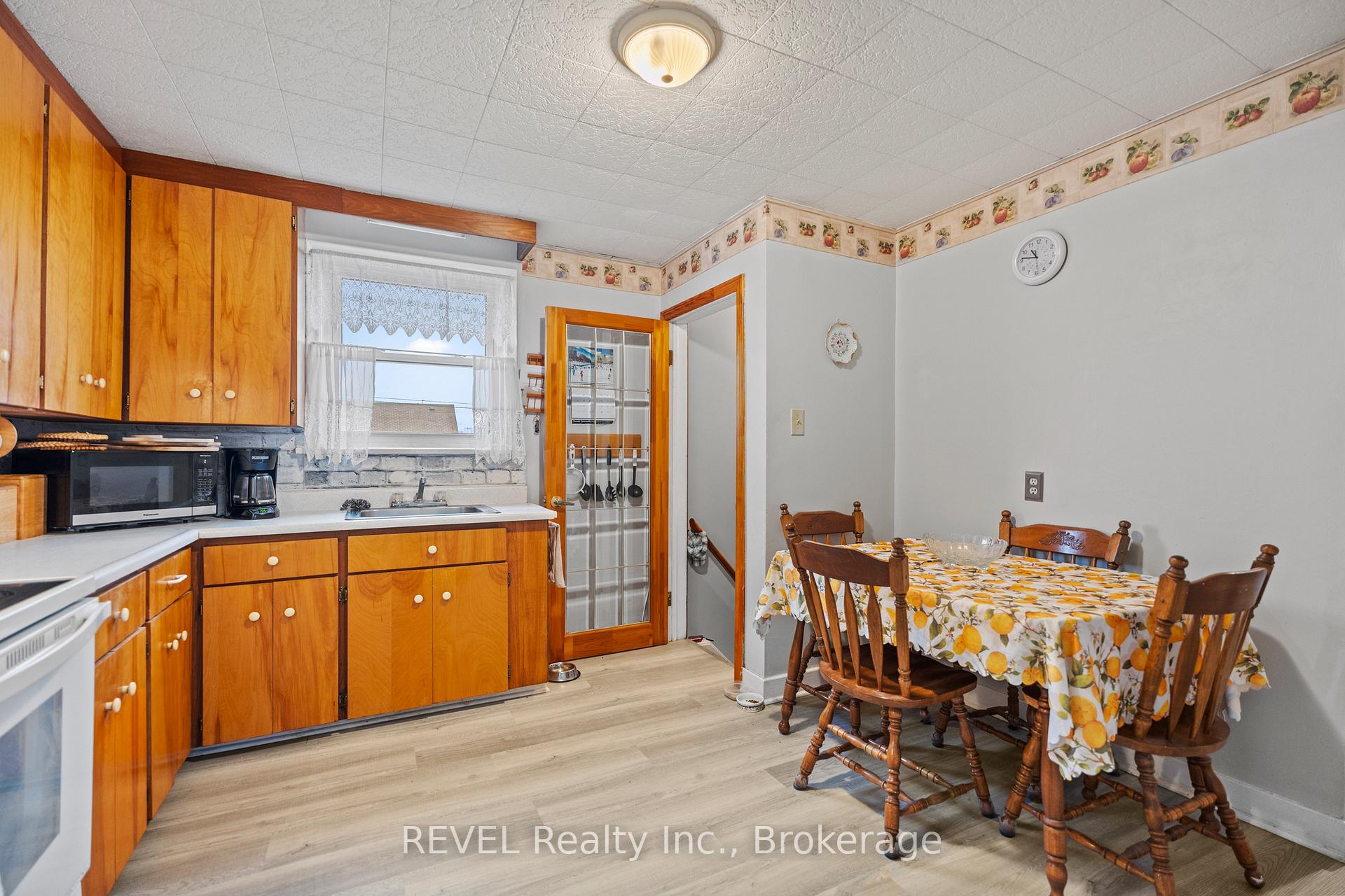Photo 8 of 74 Albert Street W, Thorold, Thorold Downtown — HOMEH