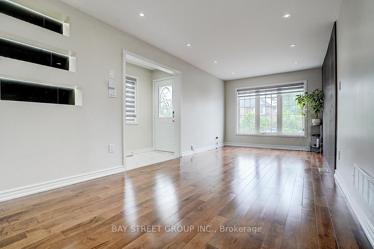 Photo 5 of 34 Hyacinth Crescent, Scarborough, Rouge — HOMEH