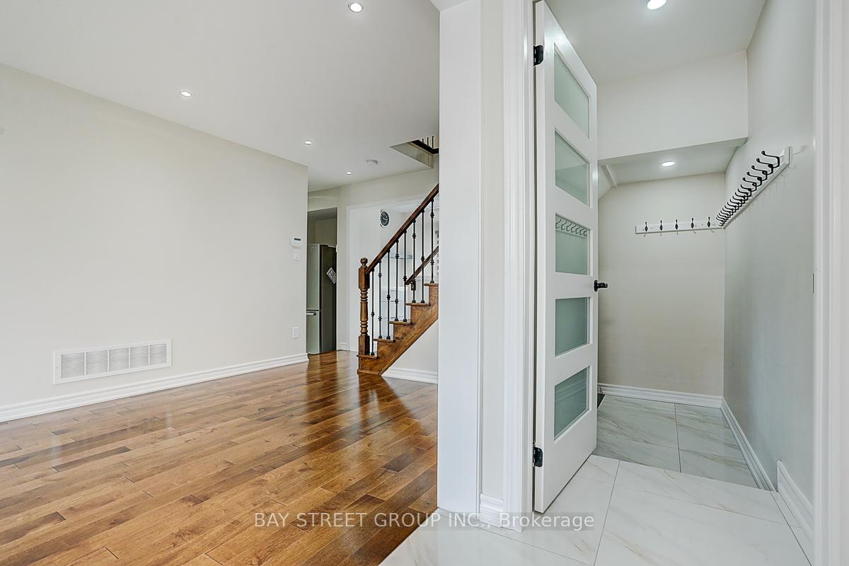 Photo 6 of 34 Hyacinth Crescent, Scarborough, Rouge — HOMEH