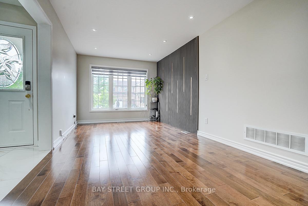 Photo 7 of 34 Hyacinth Crescent, Scarborough, Rouge — HOMEH