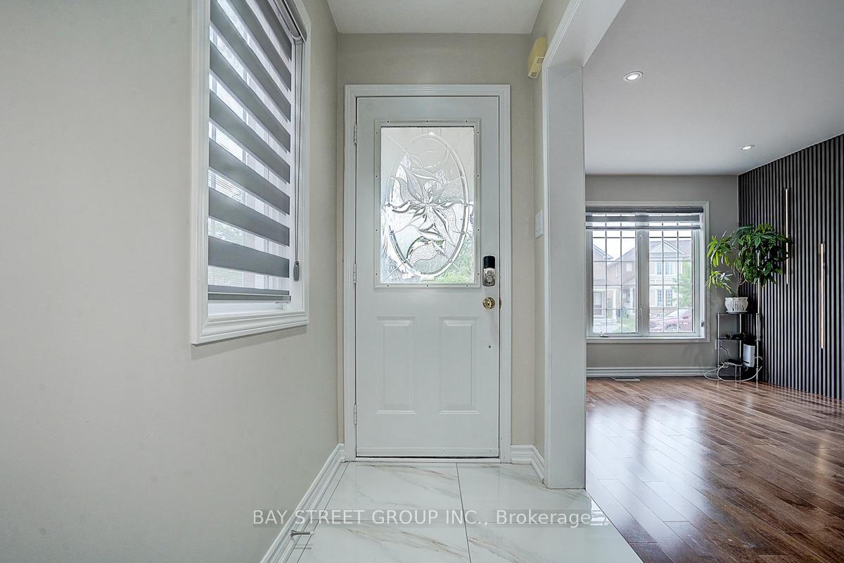 Photo 8 of 34 Hyacinth Crescent, Scarborough, Rouge — HOMEH