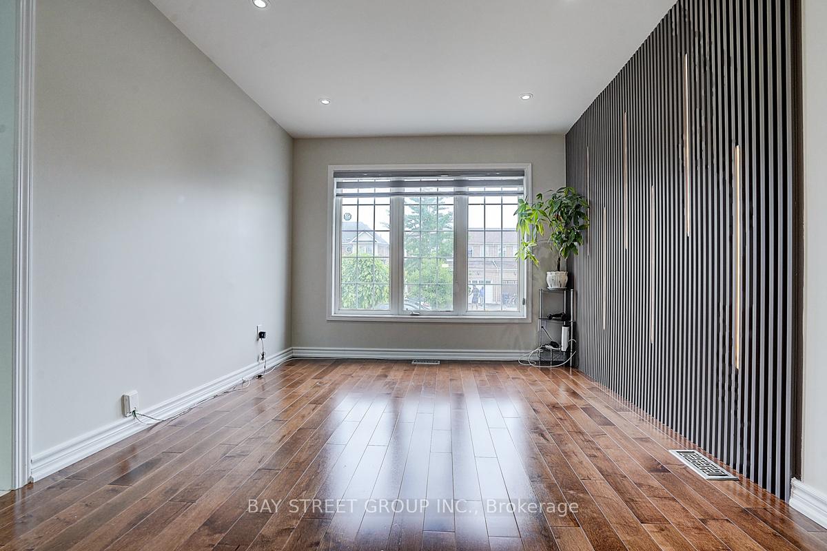 Photo 9 of 34 Hyacinth Crescent, Scarborough, Rouge — HOMEH