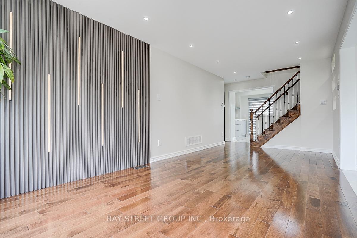 Photo 10 of 34 Hyacinth Crescent, Scarborough, Rouge — HOMEH