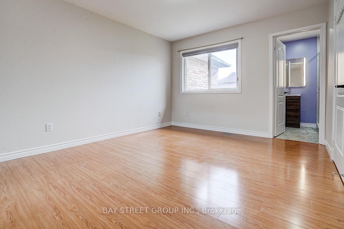 Photo 24 of 34 Hyacinth Crescent, Scarborough, Rouge — HOMEH