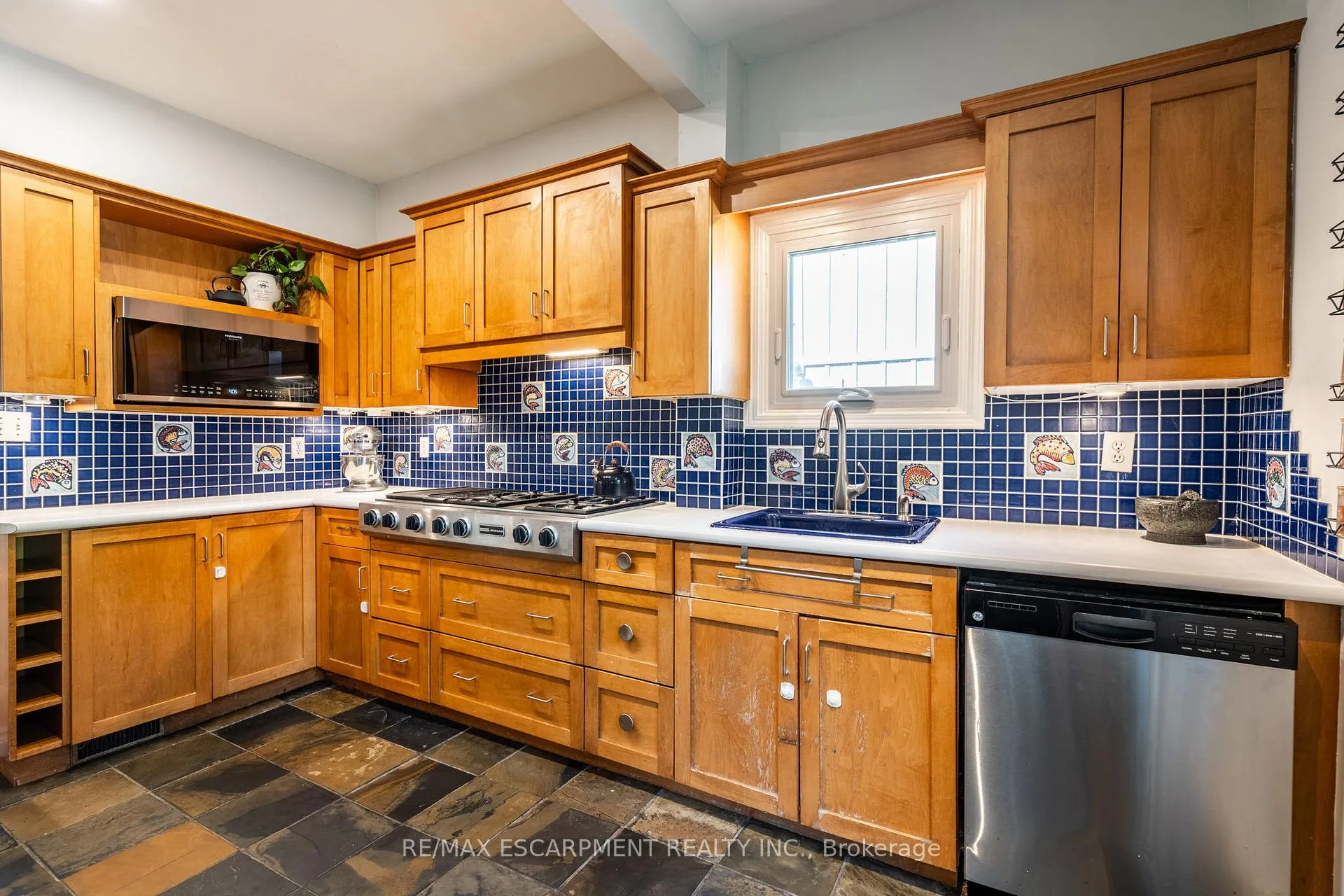 Photo 7 of 35 Mountain Avenue, Hamilton, Kirkendall — HOMEH
