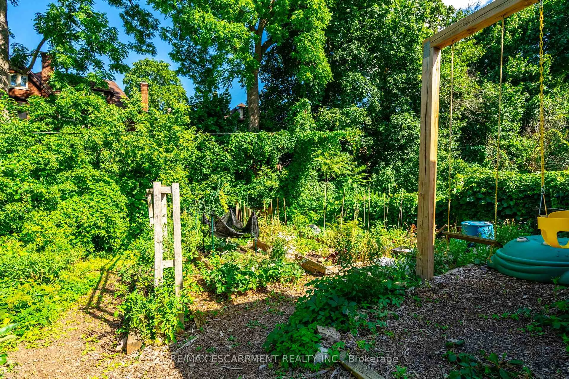 Photo 23 of 35 Mountain Avenue, Hamilton, Kirkendall — HOMEH