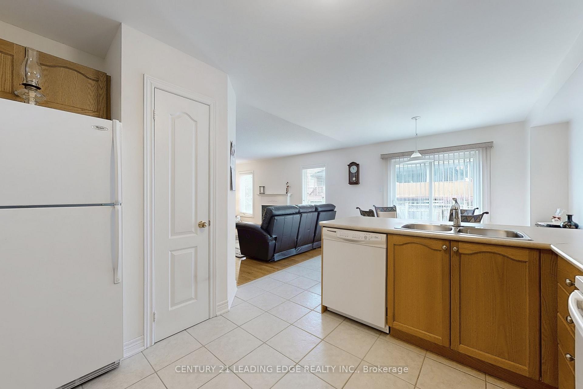 Photo 16 of 25 Solstice Drive, Scarborough, Rouge — HOMEH