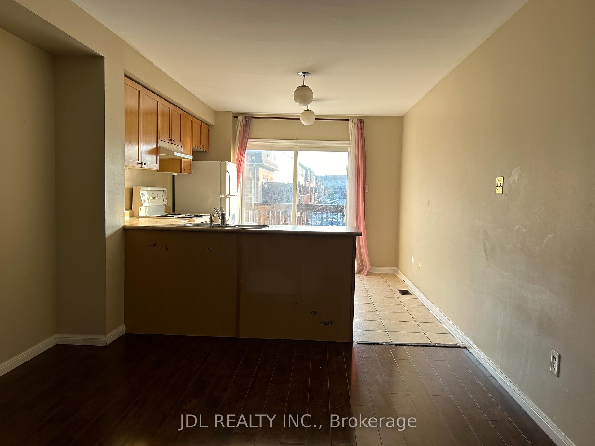 Photo 4 of 233B Rouge River Dr, Scarborough, Rouge — HOMEH