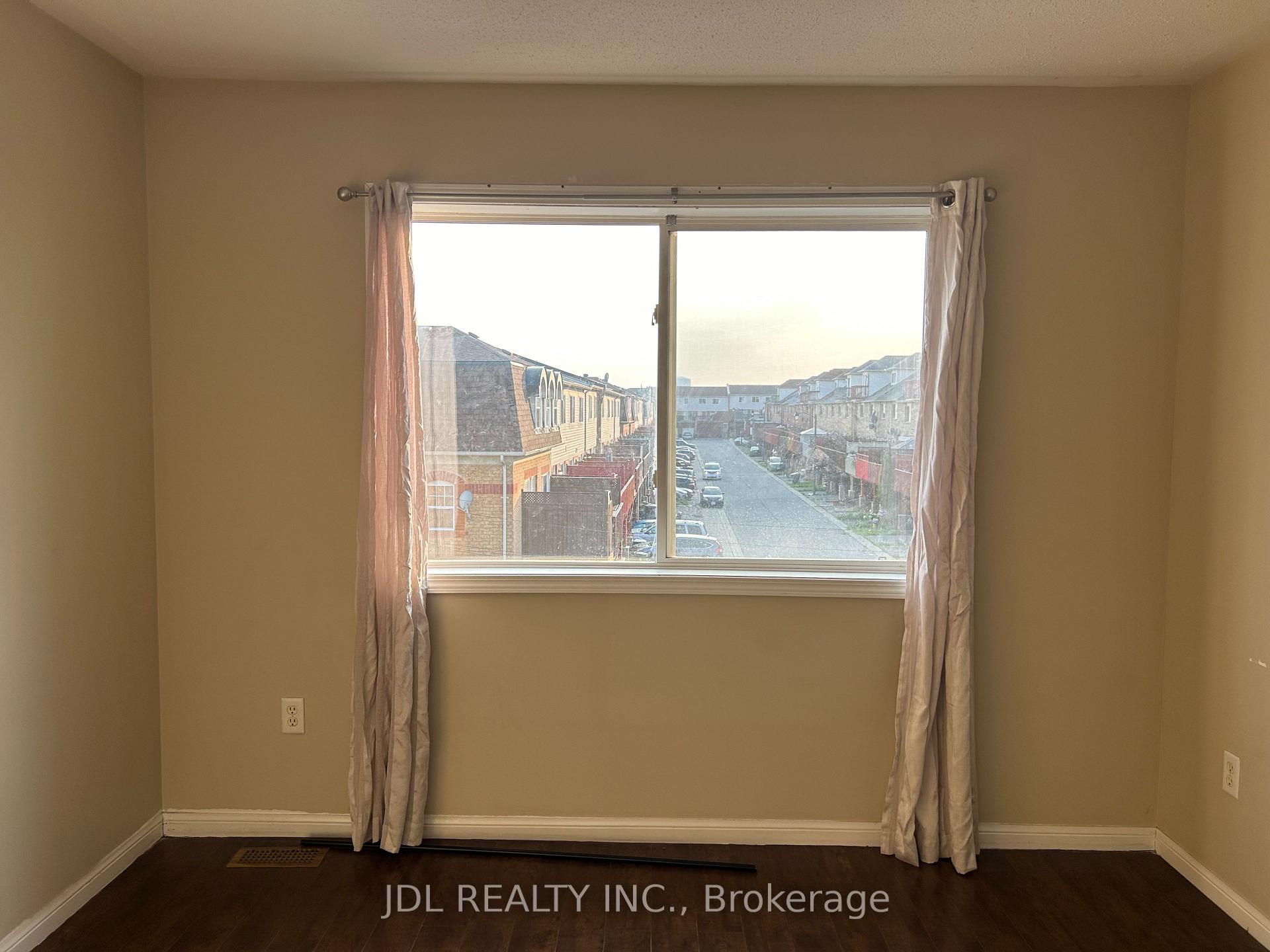 Photo 6 of 233B Rouge River Dr, Scarborough, Rouge — HOMEH