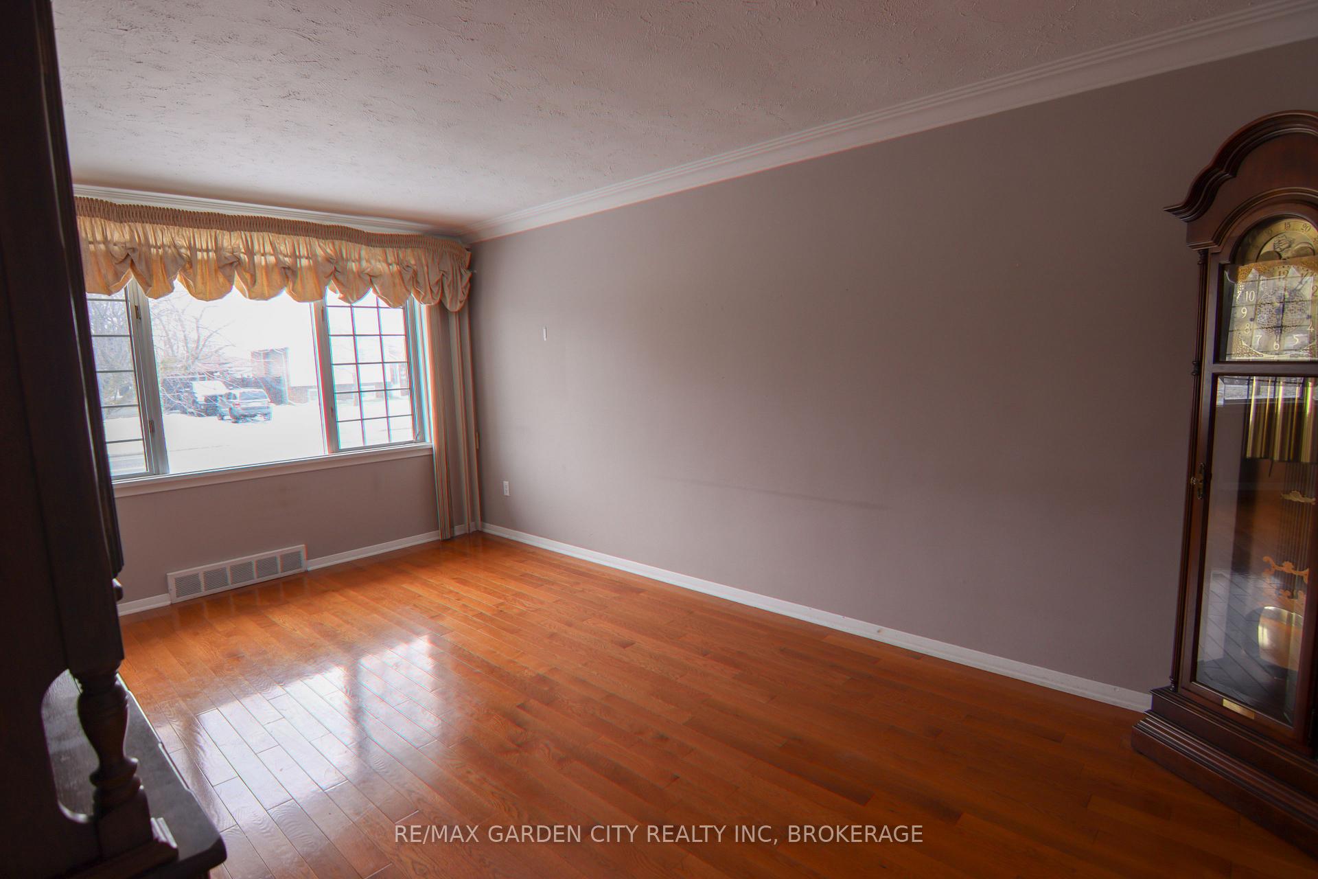 Photo 4 of 97 Collier Road S, Thorold, Confederation Heights — HOMEH