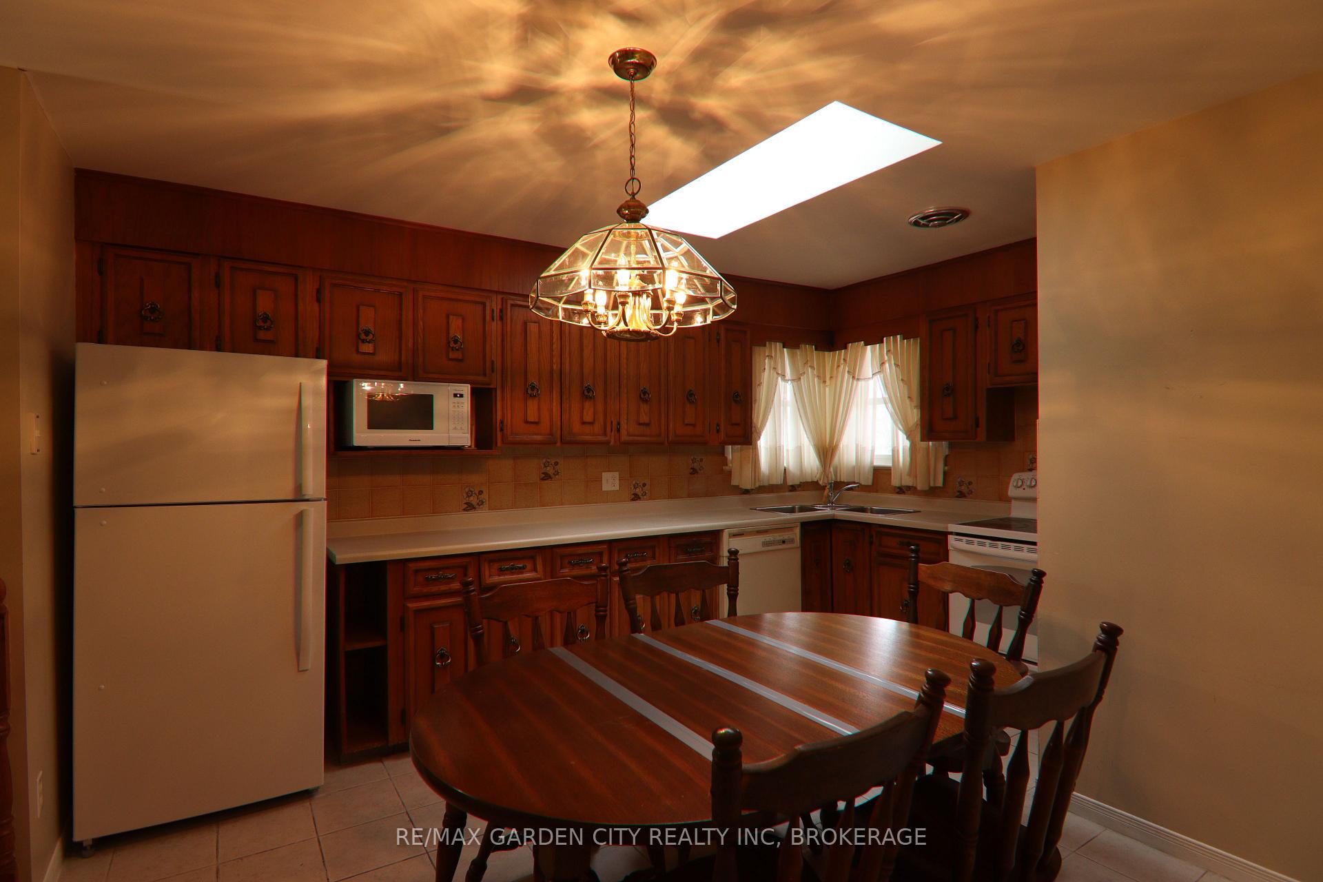 Photo 5 of 97 Collier Road S, Thorold, Confederation Heights — HOMEH