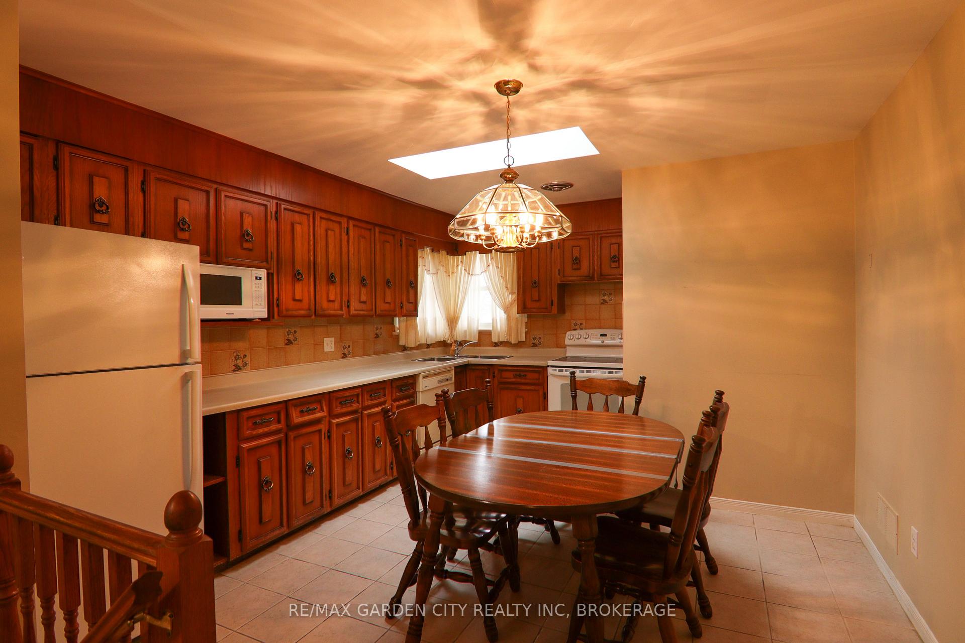 Photo 6 of 97 Collier Road S, Thorold, Confederation Heights — HOMEH