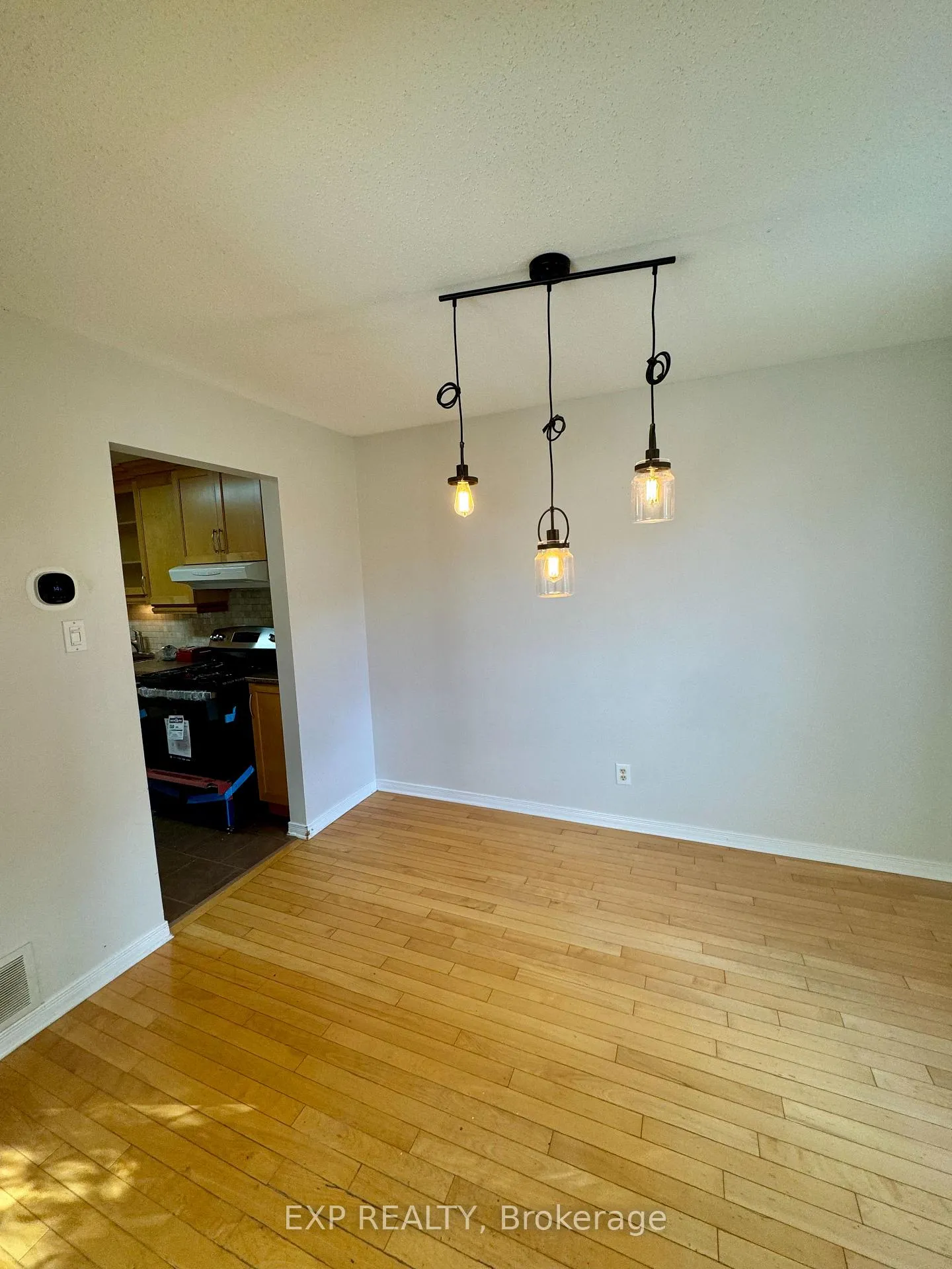 Photo 4 of 1834 Duclos Avenue, Ottawa, Chateauneuf — HOMEH