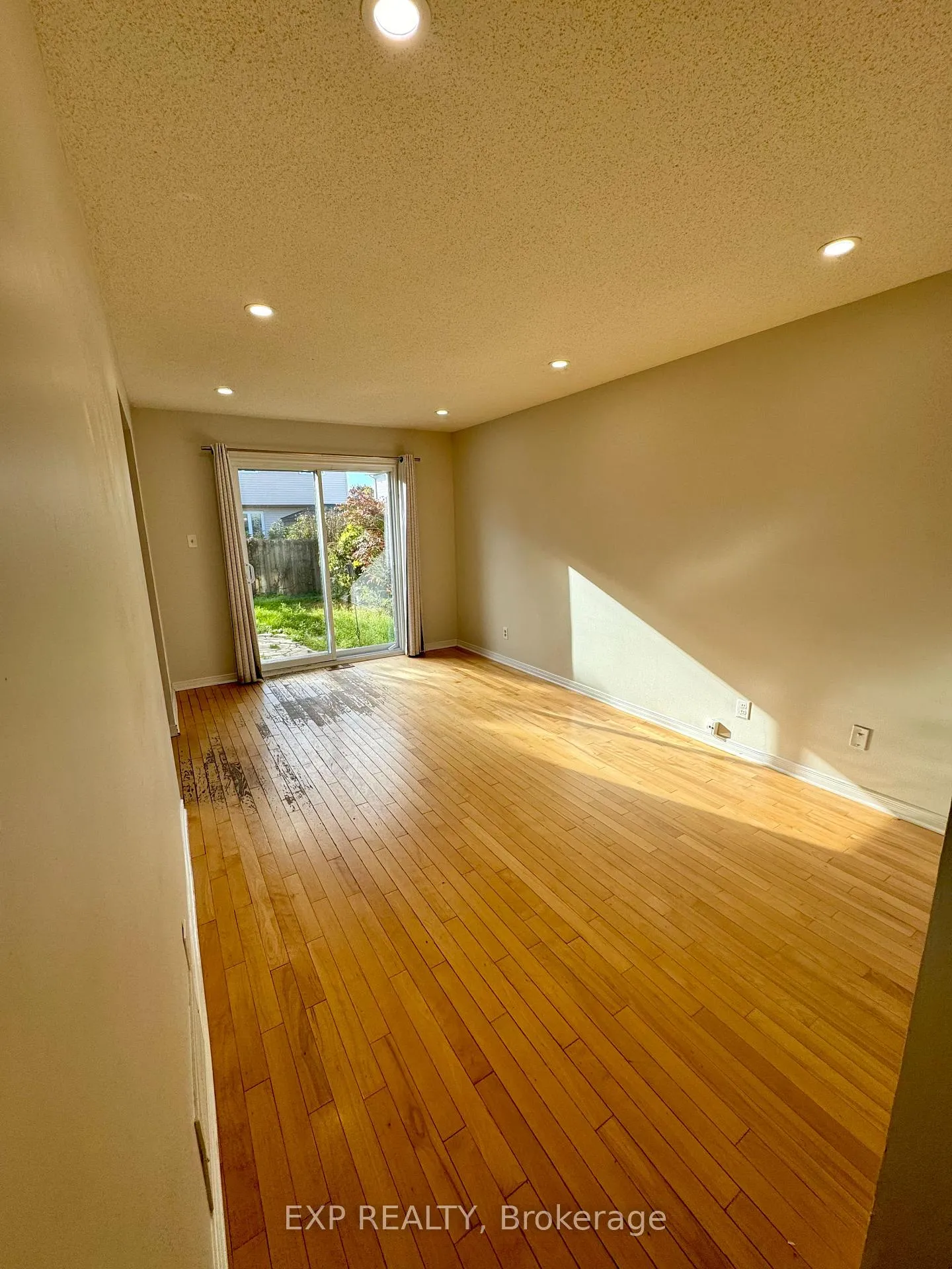 Photo 6 of 1834 Duclos Avenue, Ottawa, Chateauneuf — HOMEH