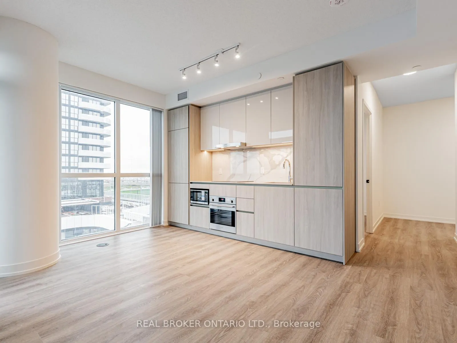 Photo 1 of Unit 712, 8 Interchange Way, Vaughan, Vaughan Corporate Centre — HOMEH