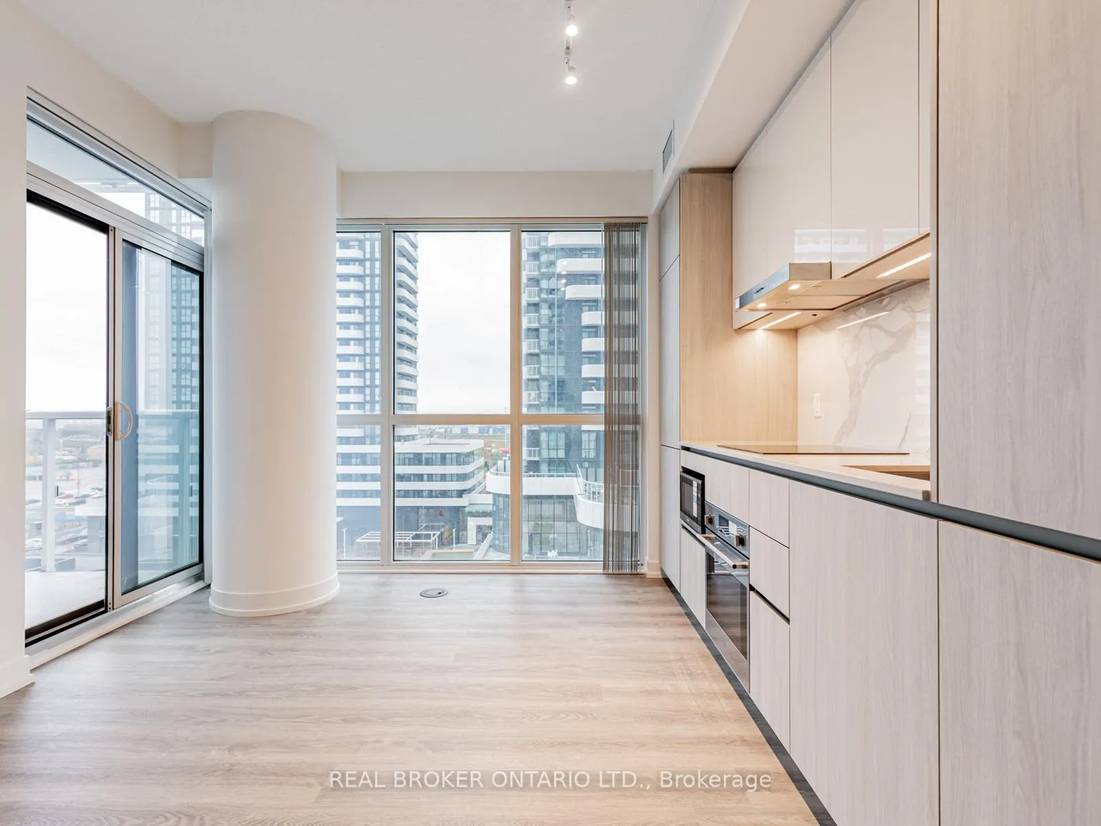 Photo 2 of Unit 712, 8 Interchange Way, Vaughan, Vaughan Corporate Centre — HOMEH
