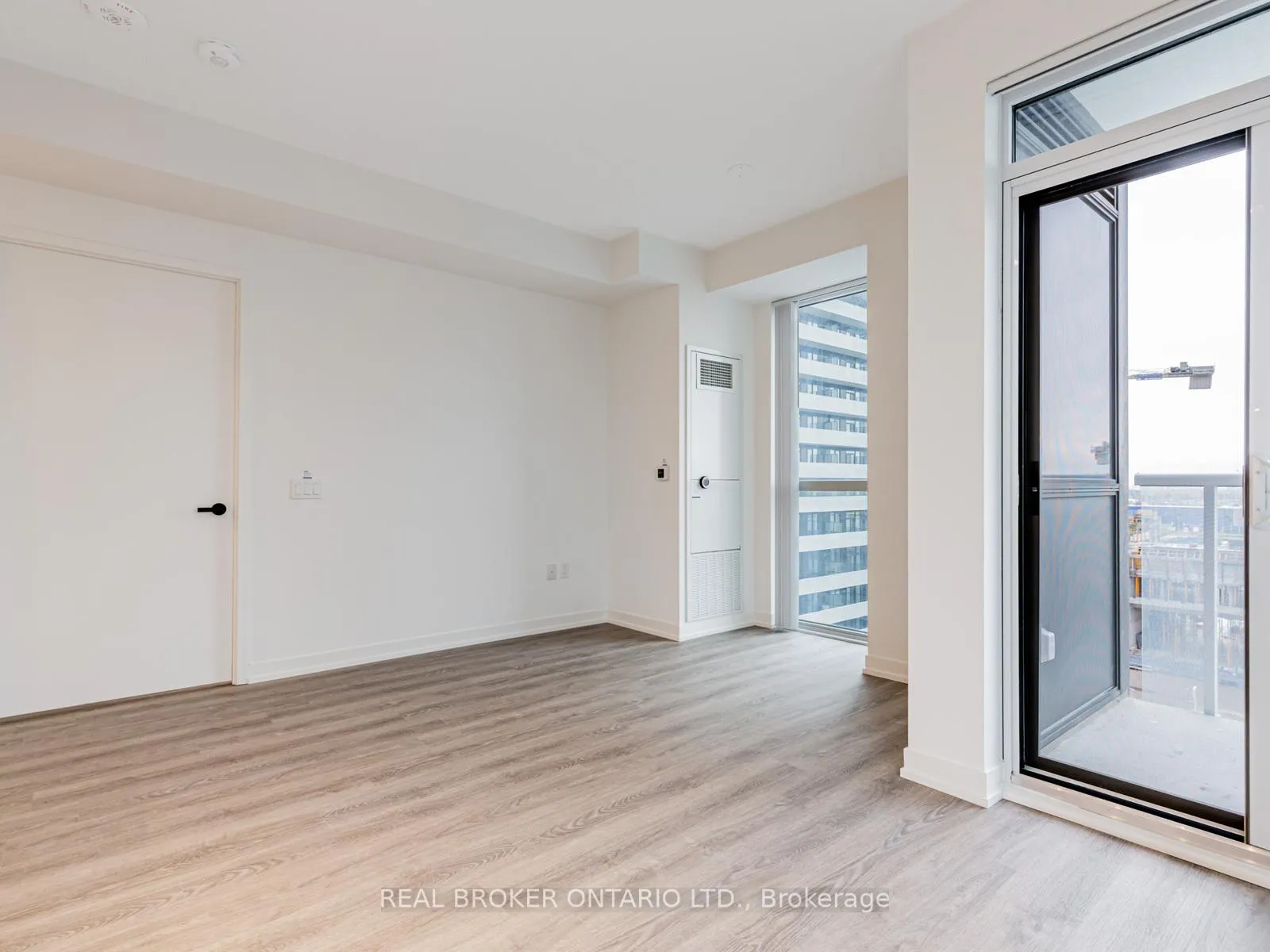 Photo 3 of Unit 712, 8 Interchange Way, Vaughan, Vaughan Corporate Centre — HOMEH