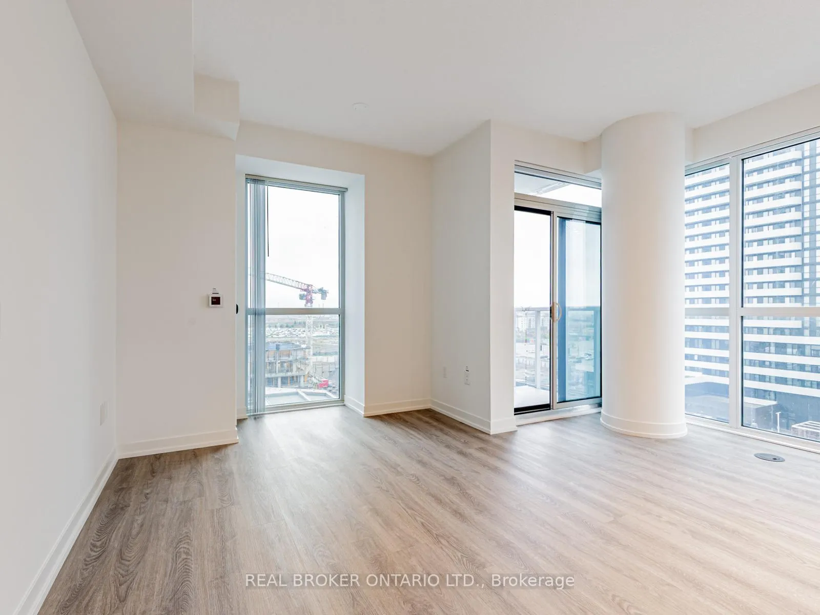 Photo 4 of Unit 712, 8 Interchange Way, Vaughan, Vaughan Corporate Centre — HOMEH