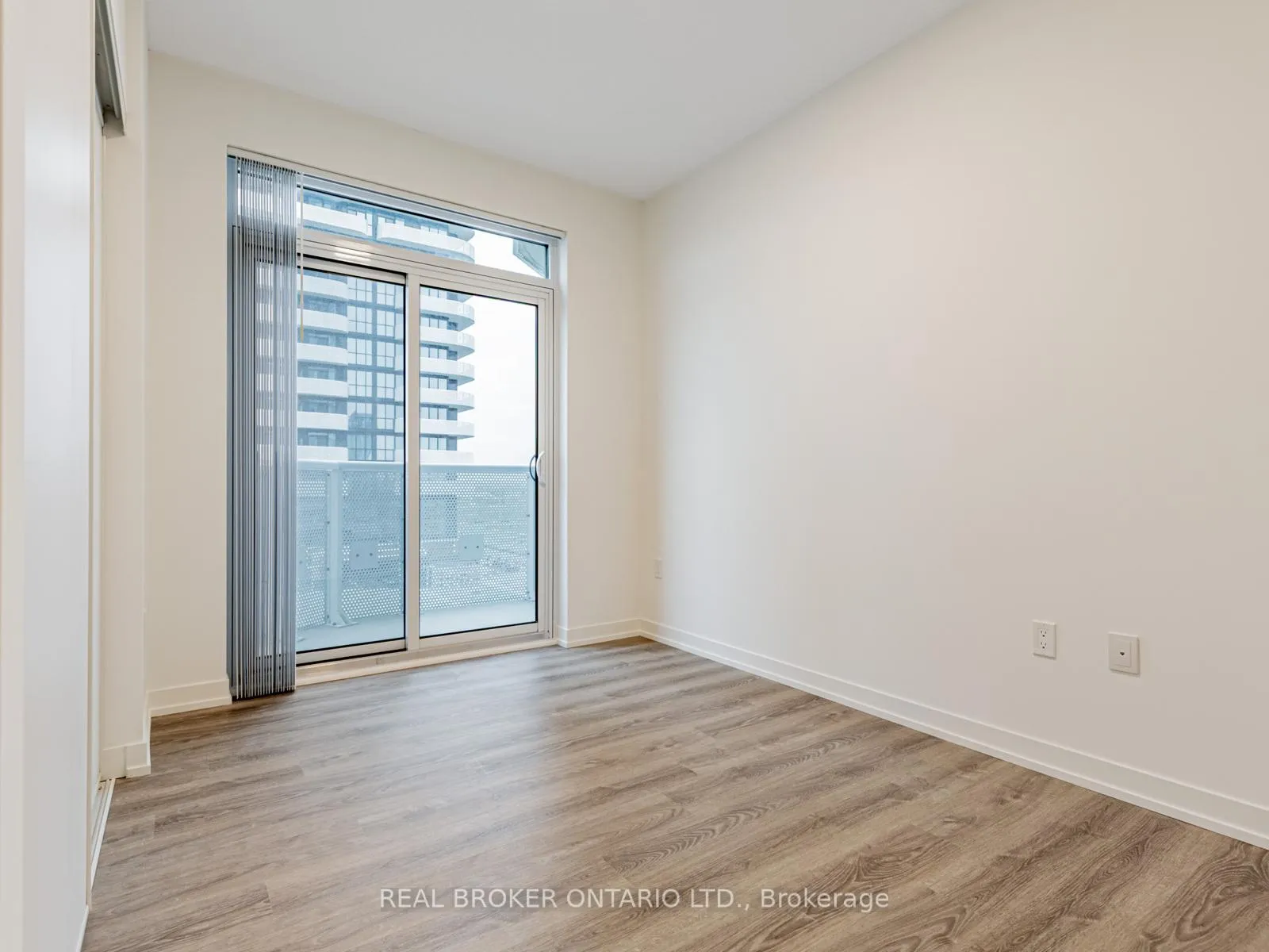 Photo 5 of Unit 712, 8 Interchange Way, Vaughan, Vaughan Corporate Centre — HOMEH