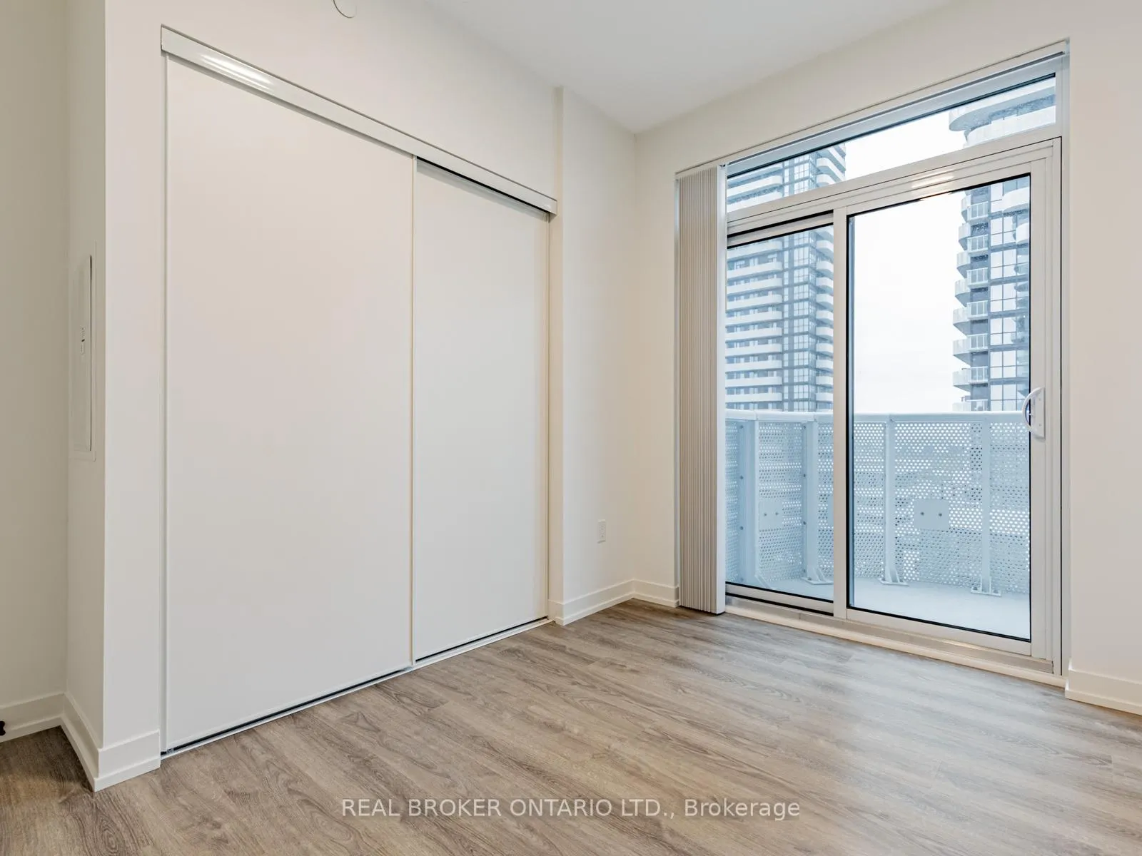 Photo 6 of Unit 712, 8 Interchange Way, Vaughan, Vaughan Corporate Centre — HOMEH