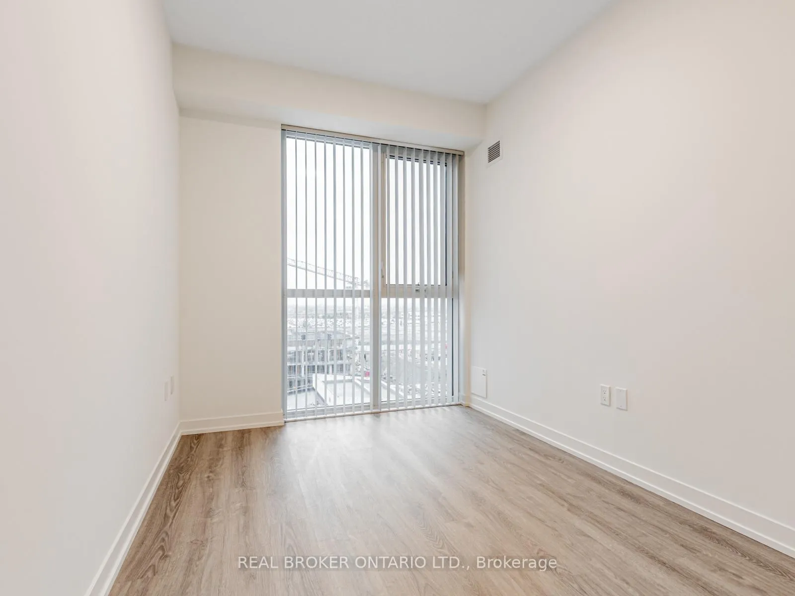 Photo 10 of Unit 712, 8 Interchange Way, Vaughan, Vaughan Corporate Centre — HOMEH
