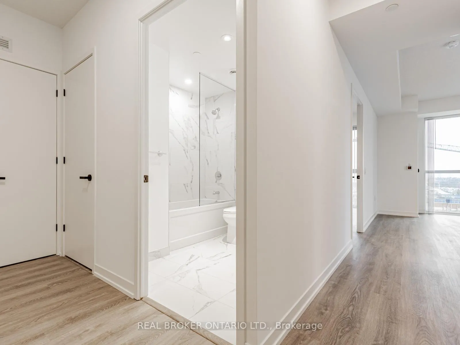 Photo 12 of Unit 712, 8 Interchange Way, Vaughan, Vaughan Corporate Centre — HOMEH