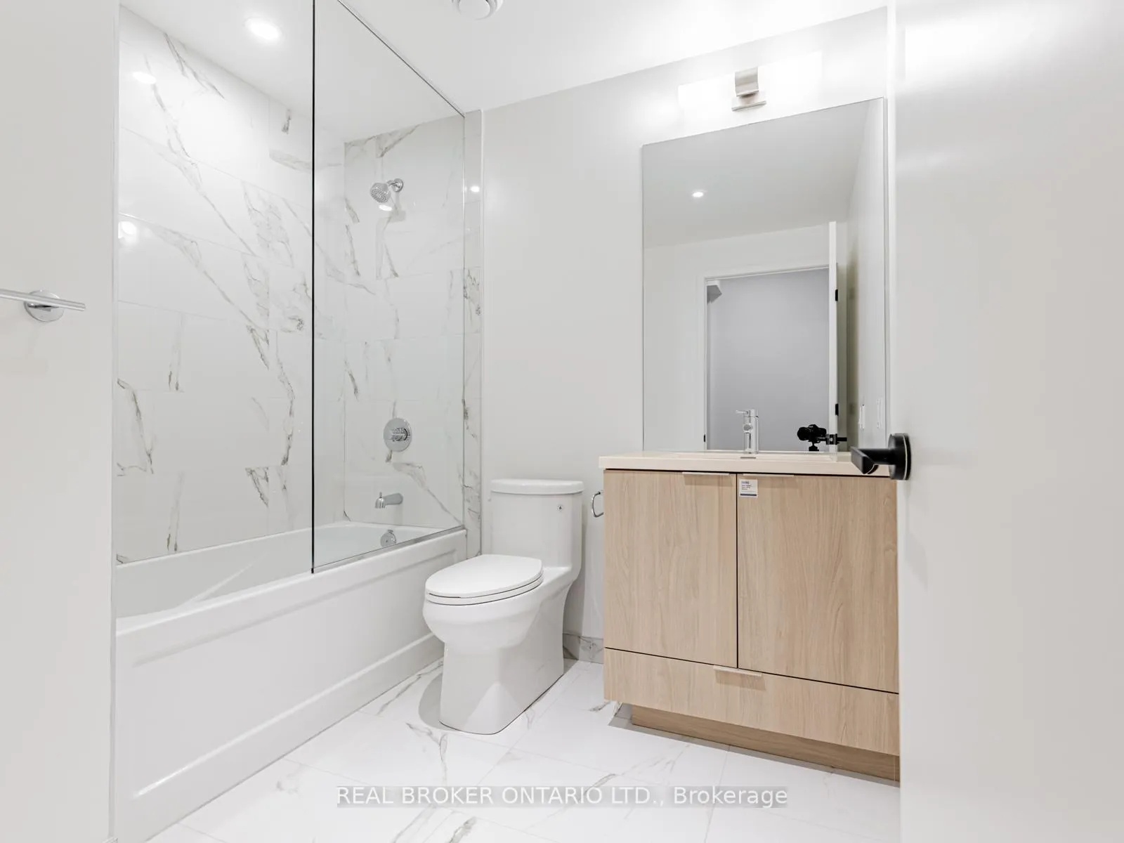 Photo 13 of Unit 712, 8 Interchange Way, Vaughan, Vaughan Corporate Centre — HOMEH