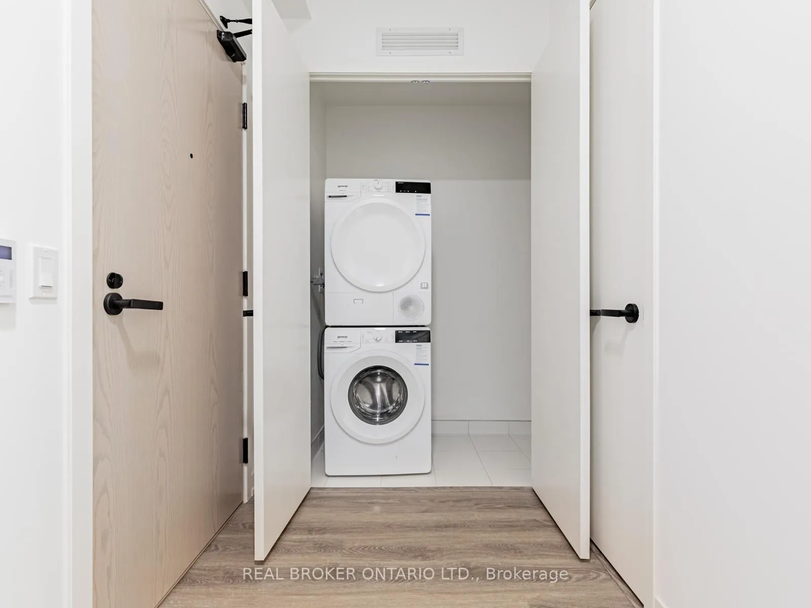 Photo 16 of Unit 712, 8 Interchange Way, Vaughan, Vaughan Corporate Centre — HOMEH