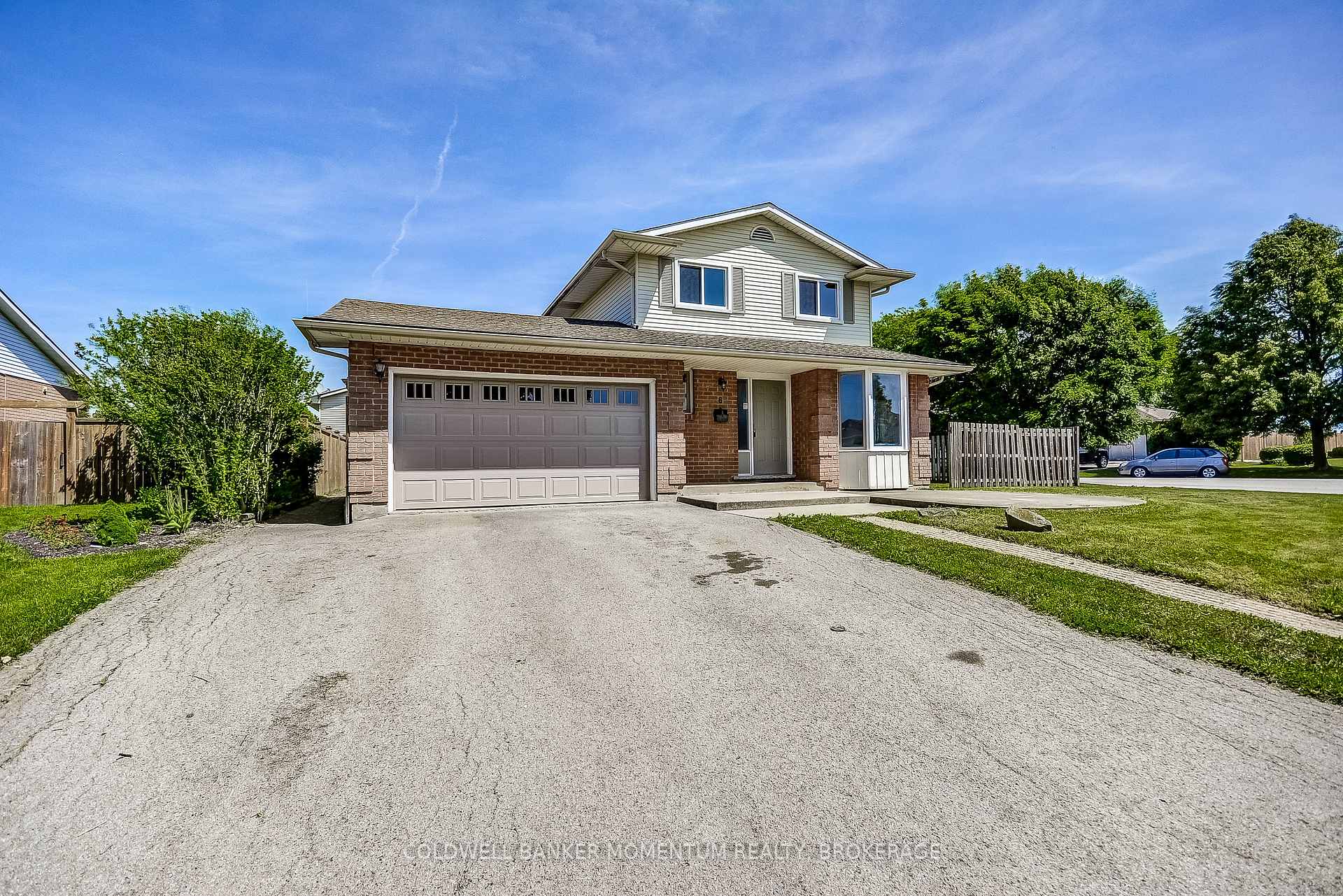 Photo 3 of 6 Conroy Crescent, Thorold, Confederation Heights — HOMEH