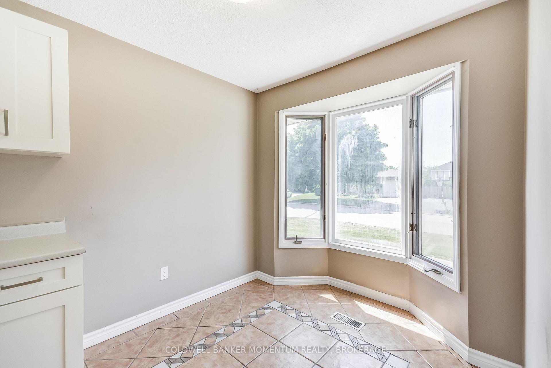 Photo 11 of 6 Conroy Crescent, Thorold, Confederation Heights — HOMEH