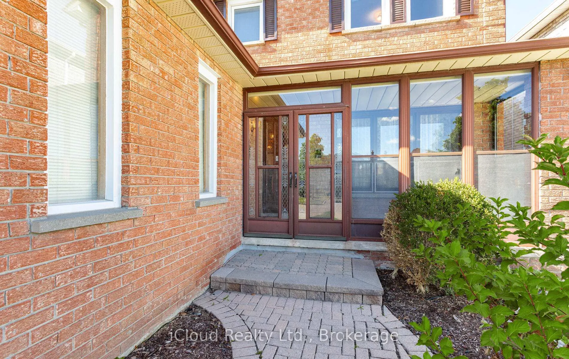 Photo 4 of 73 Blackmere Circle, Brampton, Fletcher's Creek South — HOMEH