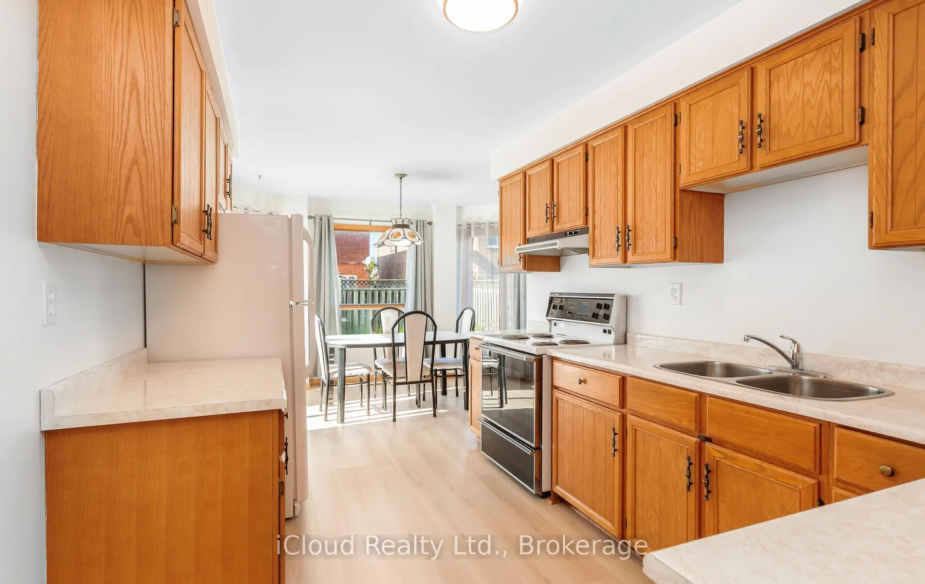 Photo 15 of 73 Blackmere Circle, Brampton, Fletcher's Creek South — HOMEH