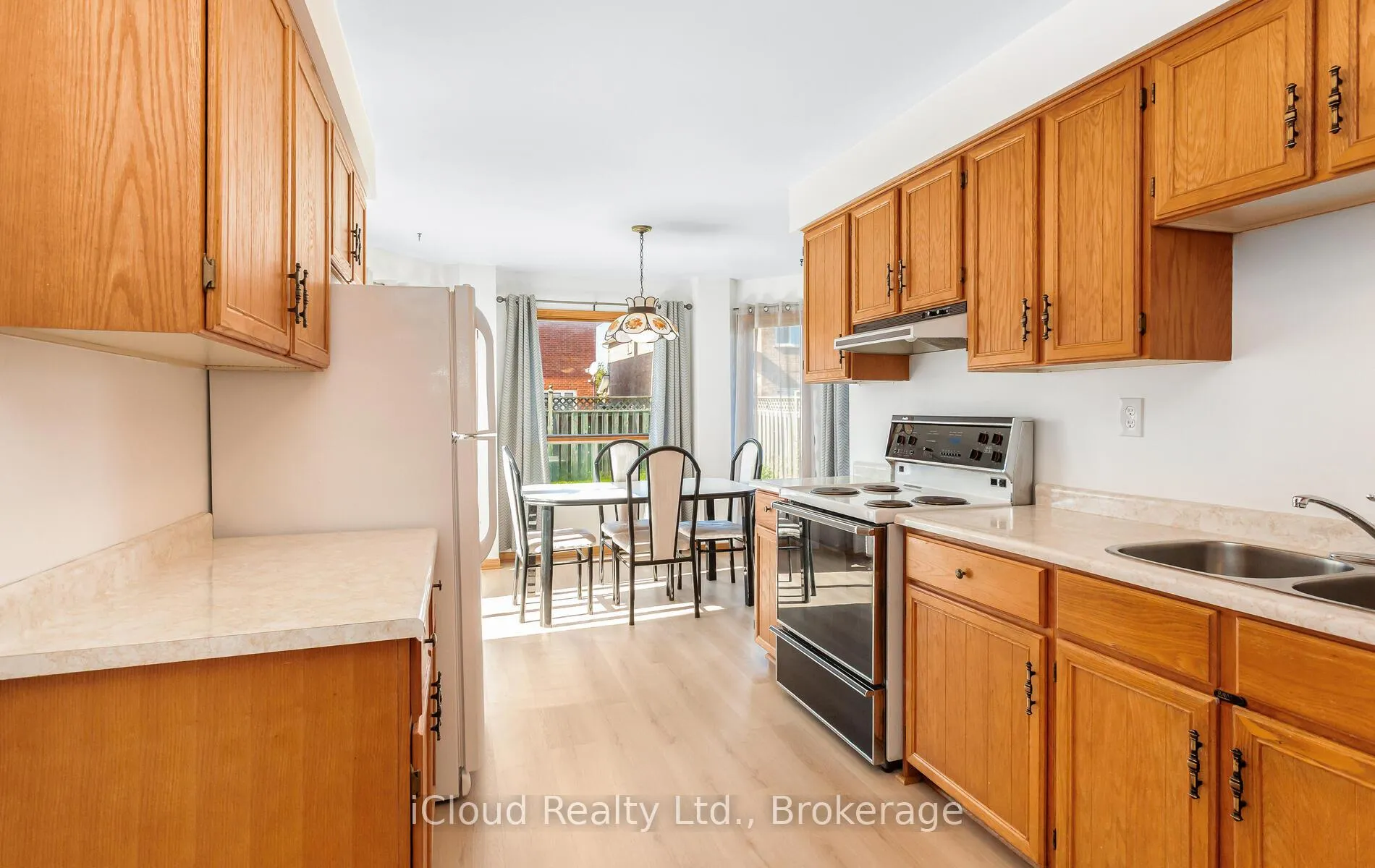 Photo 16 of 73 Blackmere Circle, Brampton, Fletcher's Creek South — HOMEH