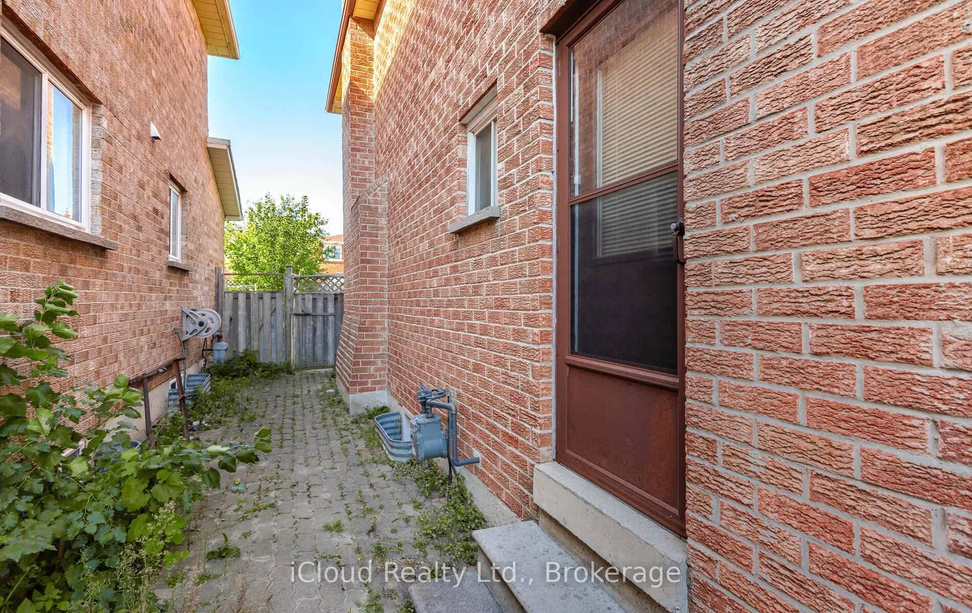 Photo 46 of 73 Blackmere Circle, Brampton, Fletcher's Creek South — HOMEH