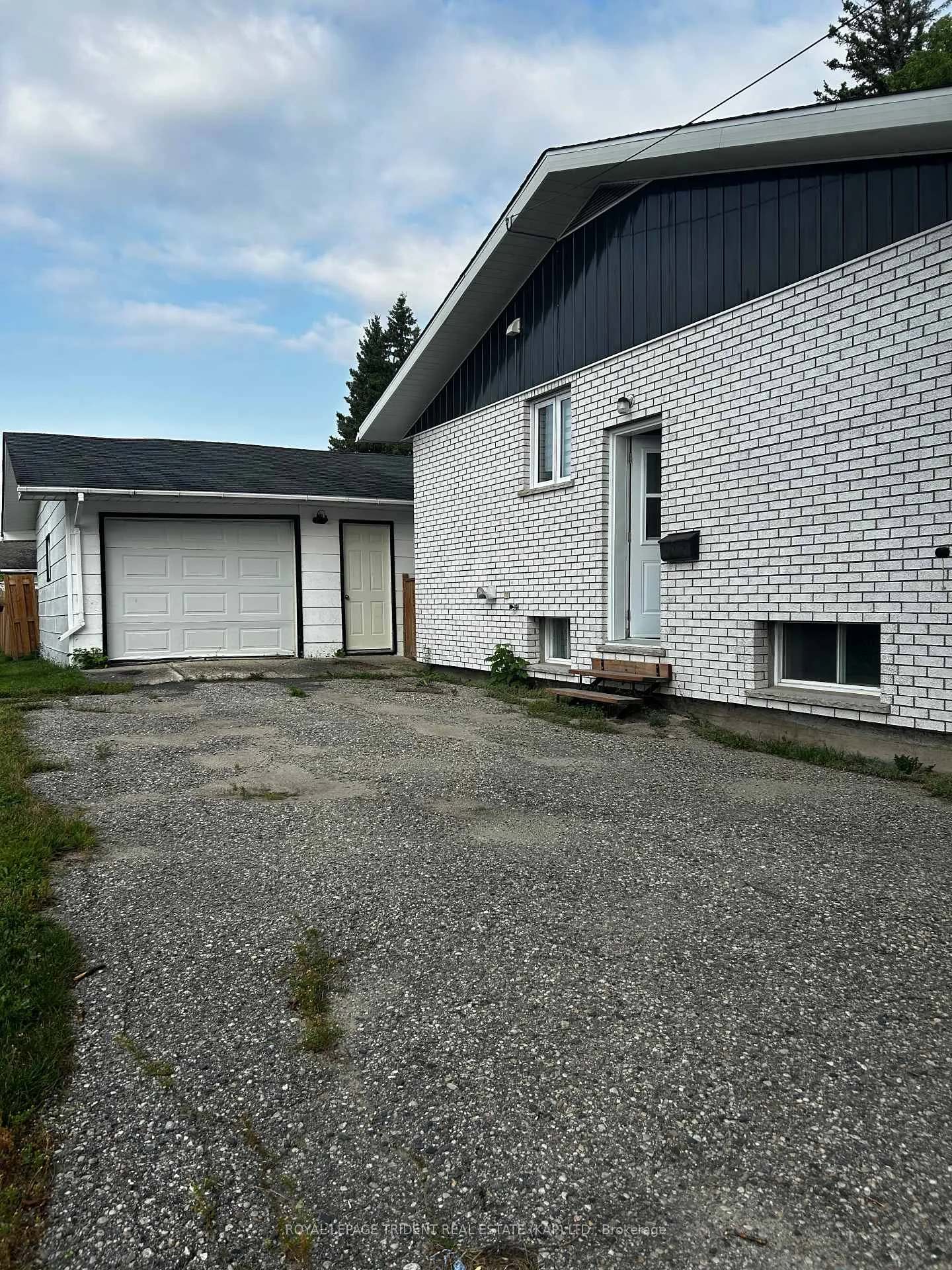 Photo 2 of 14 Niagara Street W, Kapuskasing — HOMEH
