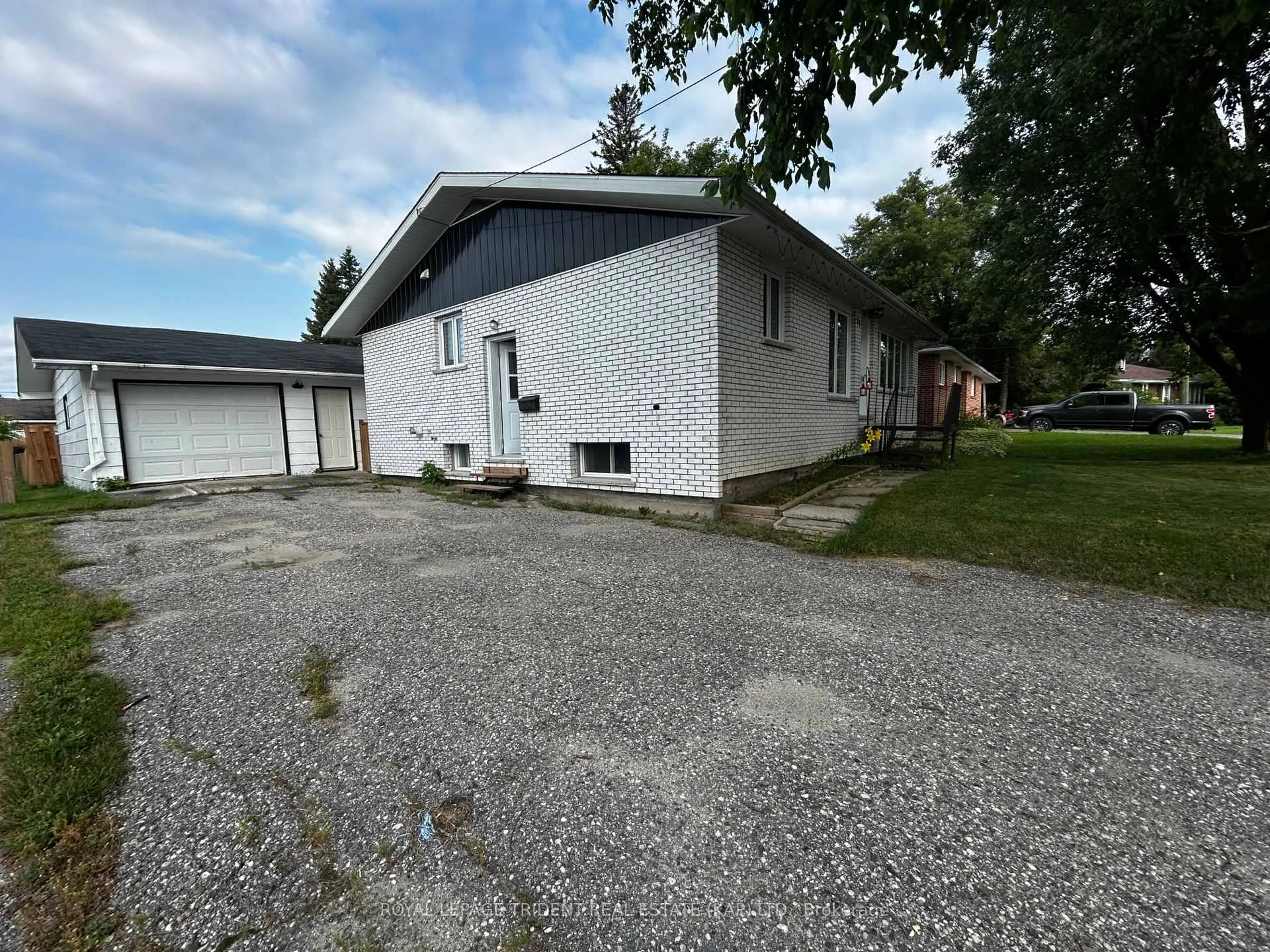 Photo 3 of 14 Niagara Street W, Kapuskasing — HOMEH