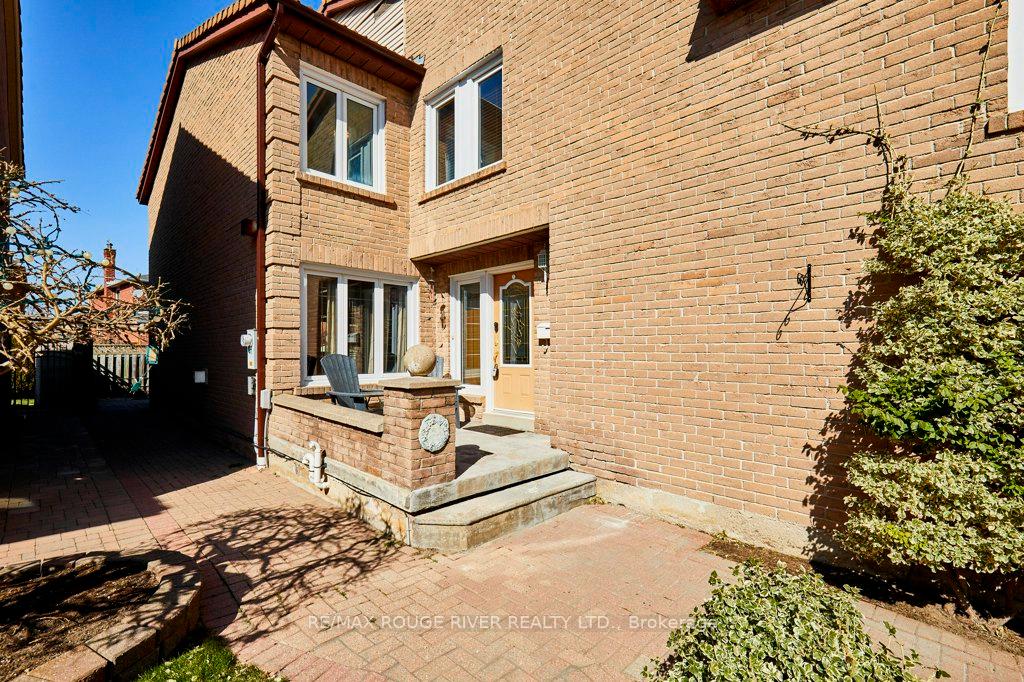 Photo 4 of 44 Carlisle Crescent, Scarborough, Rouge — HOMEH