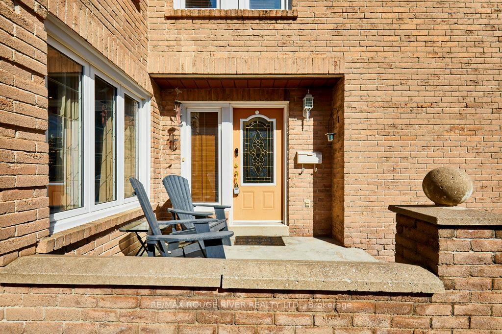 Photo 5 of 44 Carlisle Crescent, Scarborough, Rouge — HOMEH
