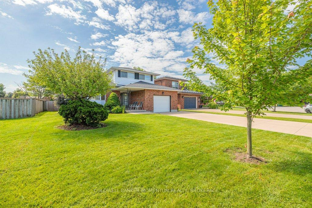 Photo 2 of 5 Mowat Crescent, Thorold, Confederation Heights — HOMEH