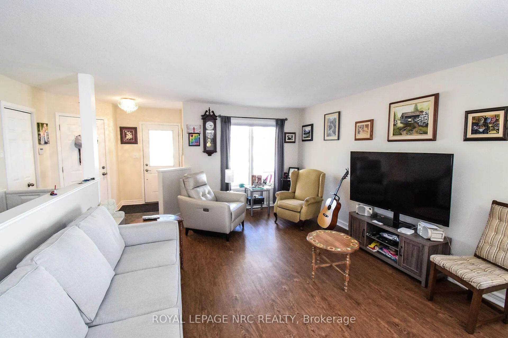 Photo 7 of 330 Autumn Crescent, Welland, West Welland — HOMEH
