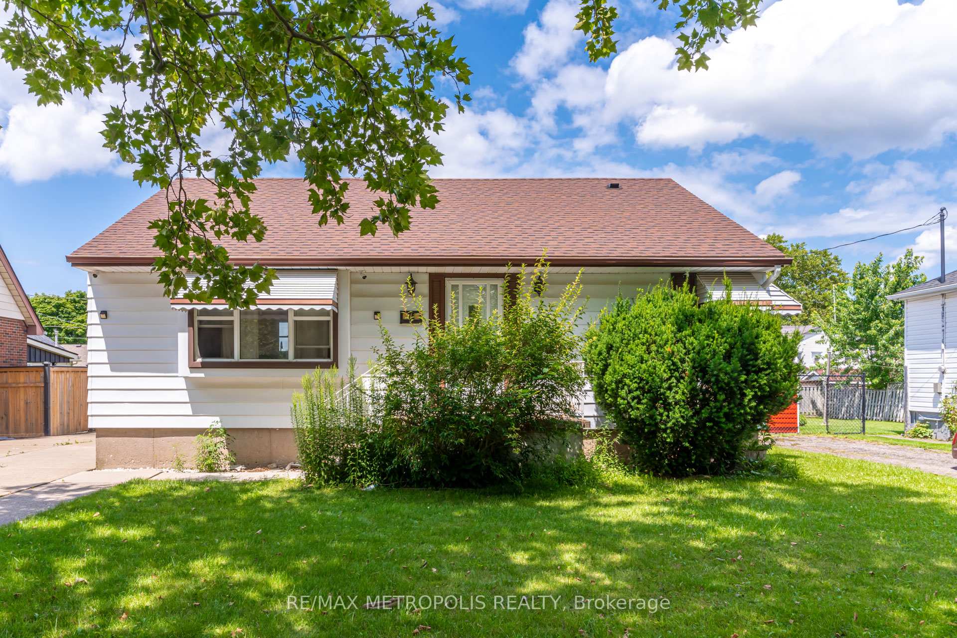 Photo 2 of 76 Albert Street W, Thorold, Thorold Downtown — HOMEH